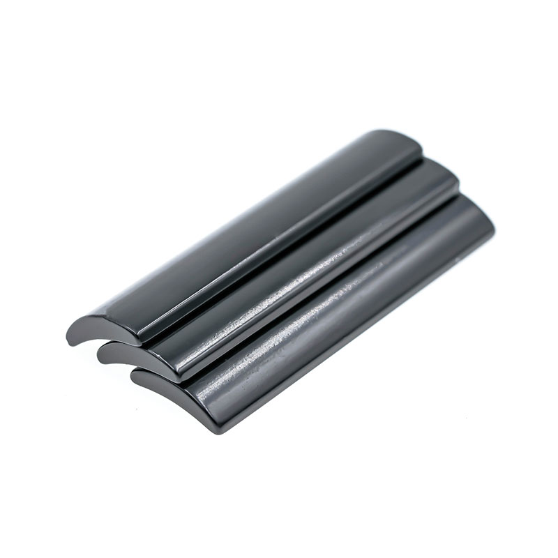 Stalni magnet u obliku luka/pločice/segmenta