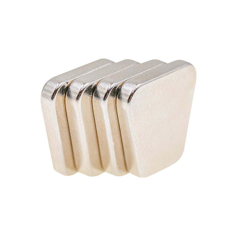 Trapezoidni trajni magnet