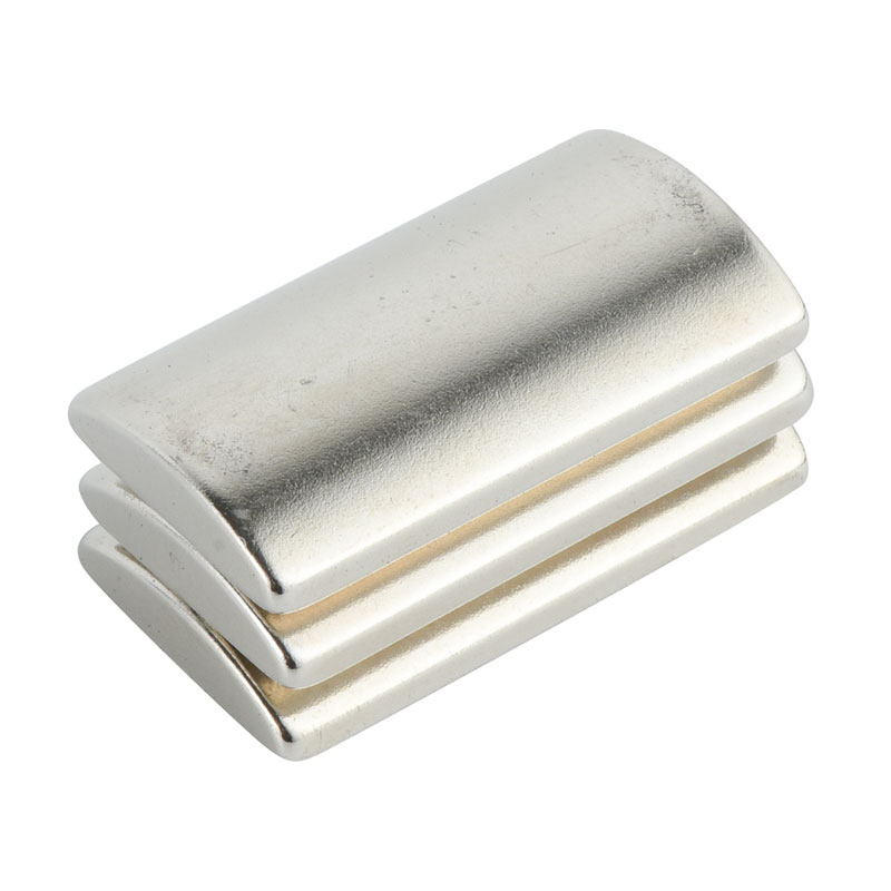 Trajni motorni magnet