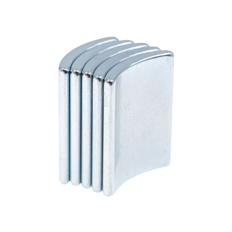 Stalni magnet u obliku luka/pločice/segmenta